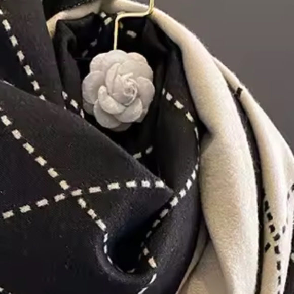 Cashmere scarf - Picture 3 of 4